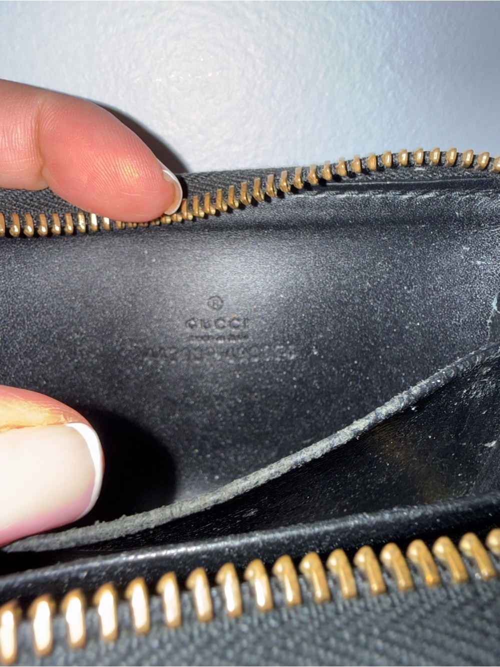 Gucci Black Leather Zip Card Holder with Gold Hardware